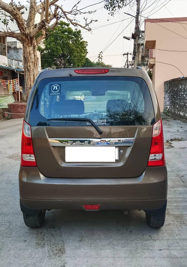 https://images10.gaadi.com/usedcar_image/4344070/original/processed_a7f8ead0074d11182658bb05a50e6409.jpg?imwidth=6401