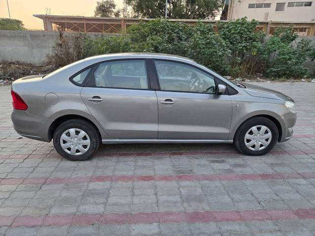 https://images10.gaadi.com/usedcar_image/4344082/original/processed_d9cfdedcd33228c6f19204d83554f505.jpg?imwidth=6401