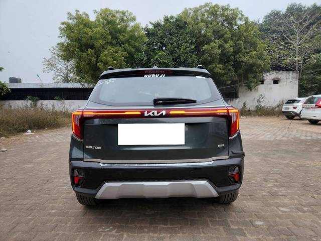 https://images10.gaadi.com/usedcar_image/4344154/original/processed_38a9cd56ee982c270a23b5c89079fdc7.jpg?imwidth=6402