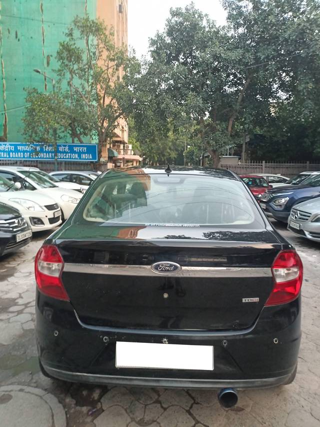 https://images10.gaadi.com/usedcar_image/4344277/original/processed_fcfbb3bad2eea31afcc019f0d34afb51.jpg?imwidth=6402