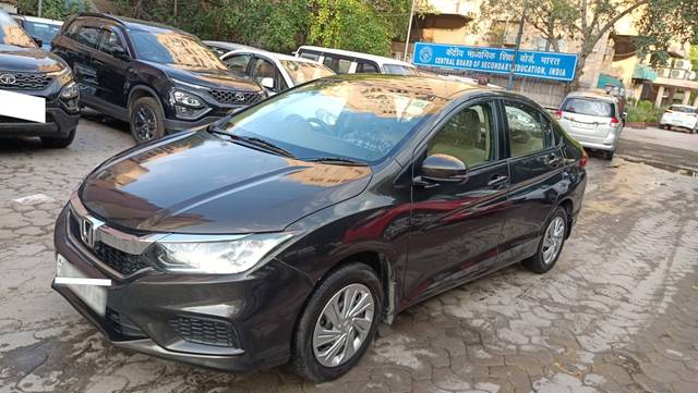 https://images10.gaadi.com/usedcar_image/4344308/original/processed_0b27aa1b9ba39ec2a4369065ab3edac4.jpg?imwidth=6400