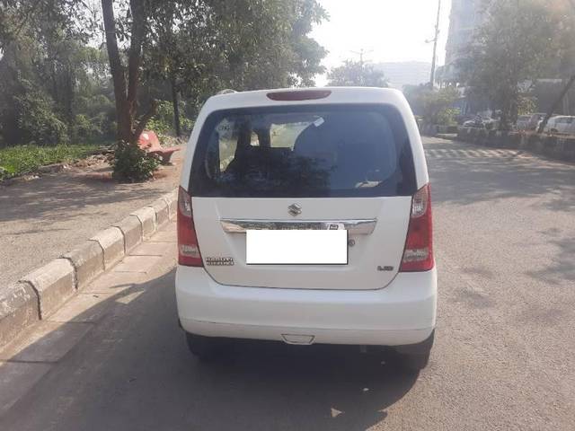 https://images10.gaadi.com/usedcar_image/4344375/original/processed_6c6e0721-6c95-4192-9772-9024fda80e97.jpg?imwidth=6402