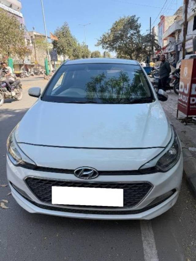 https://images10.gaadi.com/usedcar_image/4344489/original/processed_b11be152-3921-4895-a8eb-027c1d14b9f5.jpeg?imwidth=6401