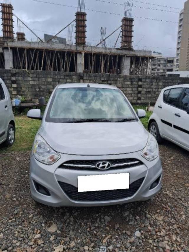 https://images10.gaadi.com/usedcar_image/4344562/original/processed_f9442556-9952-44e7-850b-0b2f92bafe75.jpg?imwidth=6400