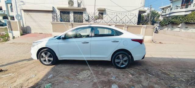 https://images10.gaadi.com/usedcar_image/4344598/original/processed_9548fec6-c962-44c0-bf1c-32636bdf9fe6.jpg?imwidth=6402