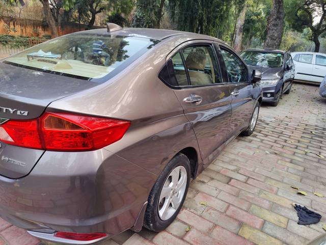 https://images10.gaadi.com/usedcar_image/4344600/original/processed_d67344fb0a901225ce7cfecac8c63779.jpg?imwidth=6401