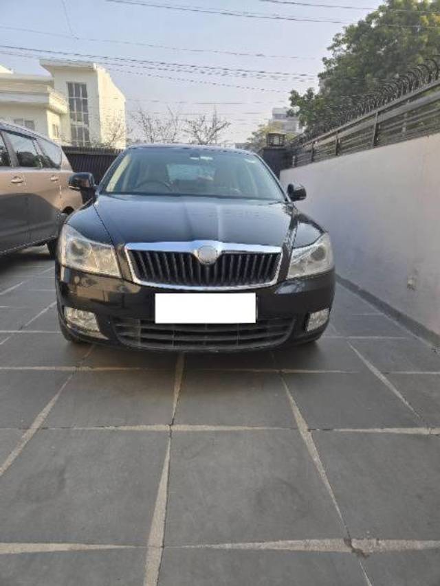 https://images10.gaadi.com/usedcar_image/4344607/original/processed_b9b1a46d-4fe4-4ccb-9648-a0d675d3b51b.jpg?imwidth=6400