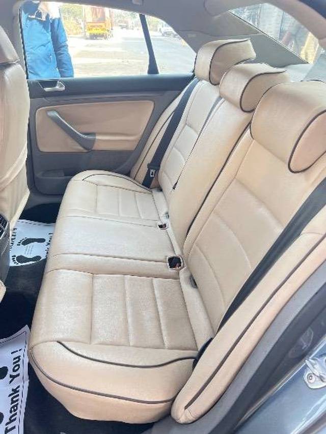 https://images10.gaadi.com/usedcar_image/4344642/original/d678ef3bc9931a7fbbb885f3e3ac8efe.jpeg?imwidth=6402