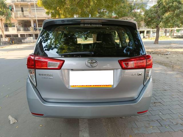 https://images10.gaadi.com/usedcar_image/4344700/original/processed_ef9ae2f5bb4cd33b851873093198bff3.jpg?imwidth=6402