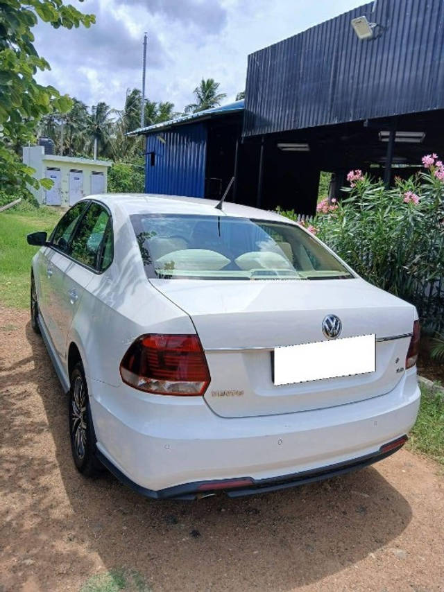 https://images10.gaadi.com/usedcar_image/4344718/original/580d4ae27bc8bea047c4b42e2d3c5a2c.png?imwidth=6401