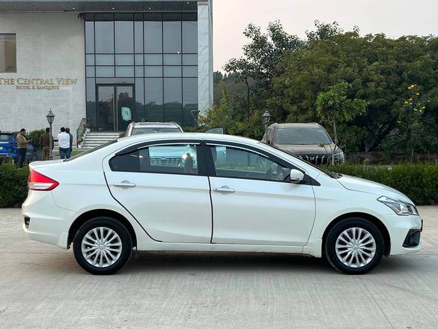 https://images10.gaadi.com/usedcar_image/4344725/original/processed_9f47d36b91e6bc186fb33a6e82d9d250.jpg?imwidth=6401