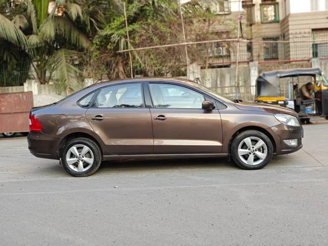 https://images10.gaadi.com/usedcar_image/4344729/original/a358b76d88e95752955f03e6ac7299ce.jpg?imwidth=6401