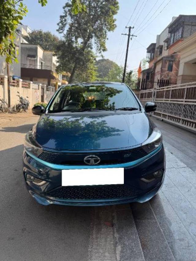 https://images10.gaadi.com/usedcar_image/4344897/original/processed_ebc67f5d-36e3-4e14-99d3-987ceb3c758f.jpg?imwidth=6400