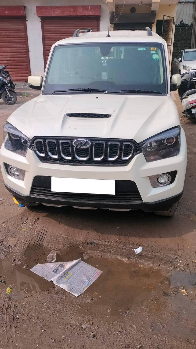 https://images10.gaadi.com/usedcar_image/4344915/original/processed_d2227e4a58cdbdc8b0ac4c51a33431ee.jpg?imwidth=6400