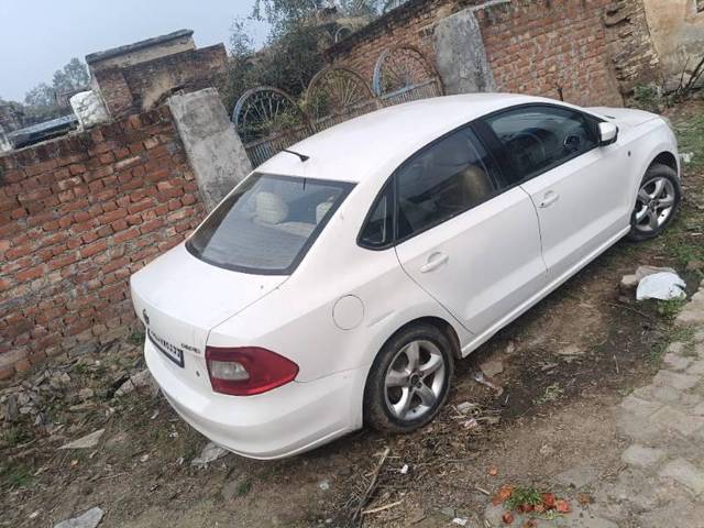 https://images10.gaadi.com/usedcar_image/4344948/original/processed_c9ccdddf-a86b-4af7-b1d4-590ed4939d3a.jpg?imwidth=6400