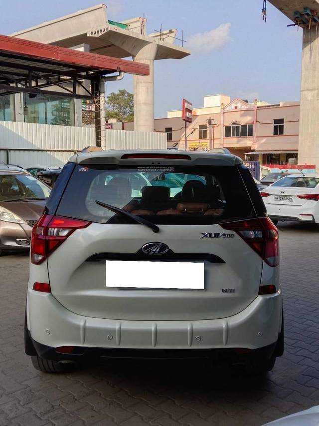 https://images10.gaadi.com/usedcar_image/4344955/original/processed_6b45d20cdbcd16442cdc3ebbfd2e65cf.jpg?imwidth=6401