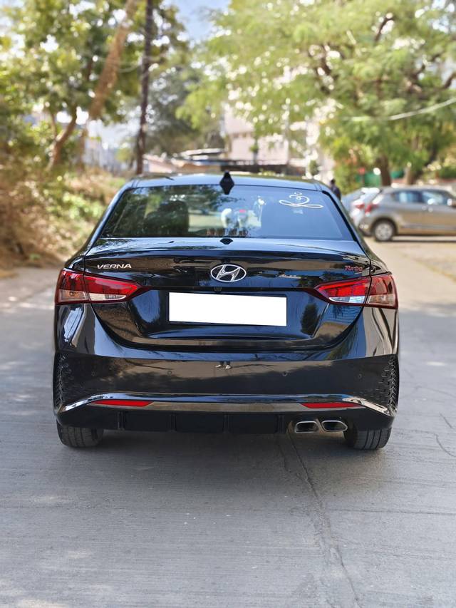 https://images10.gaadi.com/usedcar_image/4344983/original/processed_cee4ffa306402865bc6bcca8a2ec200e.jpg?imwidth=6402