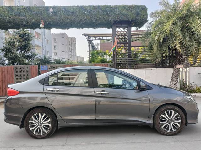 https://images10.gaadi.com/usedcar_image/4345019/original/processed_889f1d0ae33accf43d75e5a82eb0cbe1.jpg?imwidth=6401