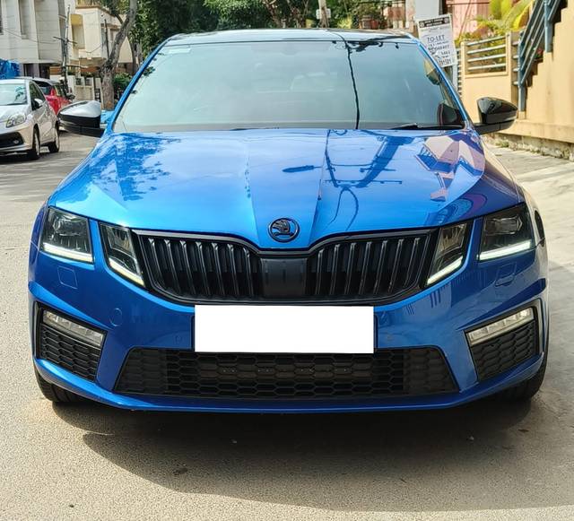 https://images10.gaadi.com/usedcar_image/4345028/original/processed_8e5c57ab6dca6e395312d827ccf7e27a.jpg?imwidth=6400