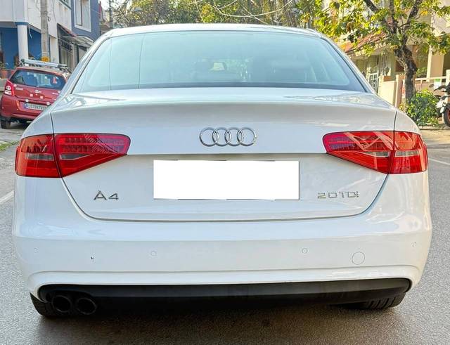 https://images10.gaadi.com/usedcar_image/4345037/original/processed_b8296180a21464fb7a1dab75bbf5f7d0.jpg?imwidth=6402