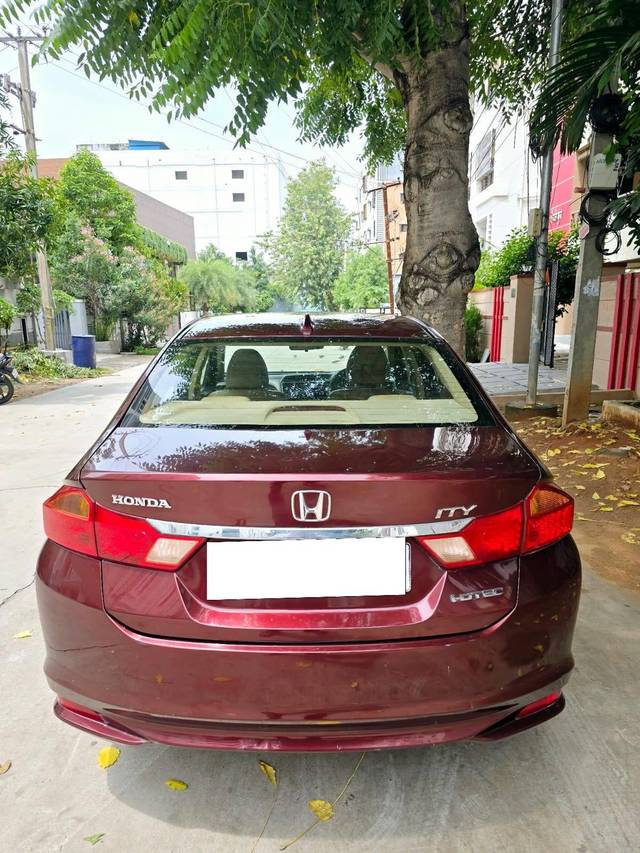 https://images10.gaadi.com/usedcar_image/4345064/original/processed_ad5251563a9f362719e7b3b5d786b905.jpg?imwidth=6402