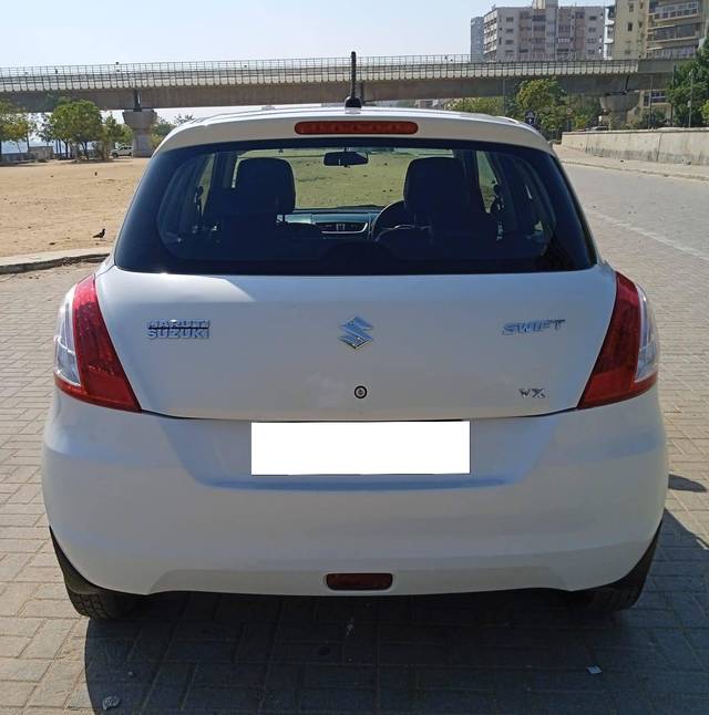 https://images10.gaadi.com/usedcar_image/4345122/original/processed_e24abfff009b2a0af3560cc81b7c3278.jpg?imwidth=6402