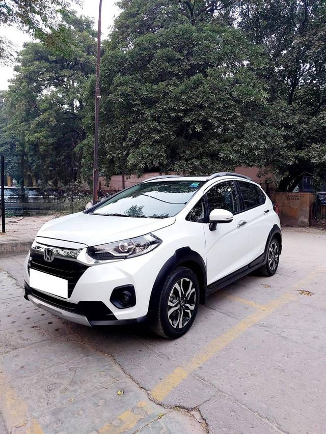 https://images10.gaadi.com/usedcar_image/4345123/original/processed_ad92a465fb4095291050e7fe48fda650.jpg?imwidth=6400