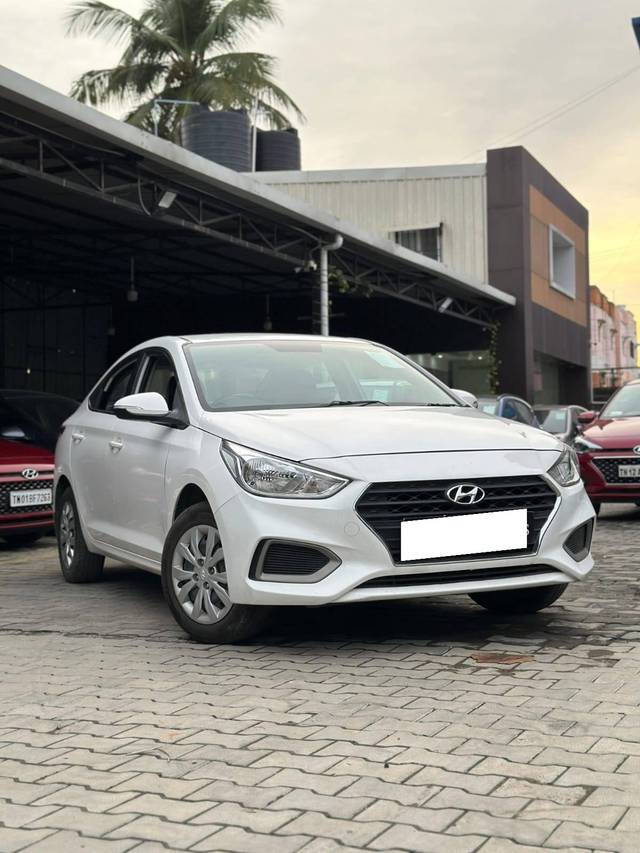 https://images10.gaadi.com/usedcar_image/4345124/original/processed_ba42d16a706d28b0103621e2dd04b83f.jpg?imwidth=6400