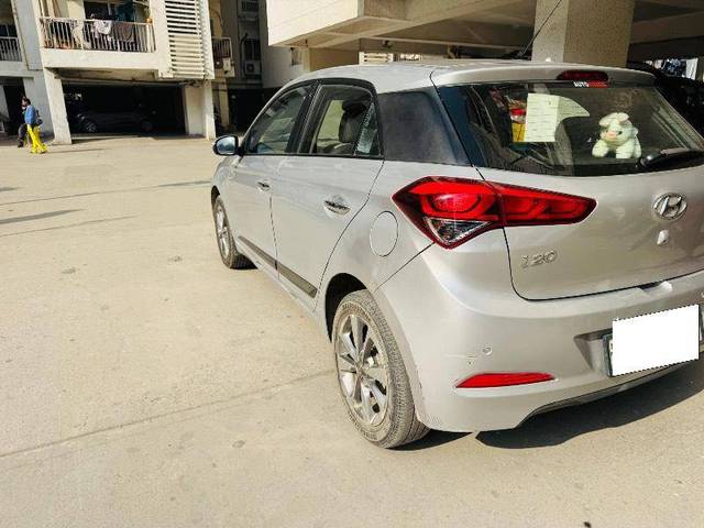 https://images10.gaadi.com/usedcar_image/4345233/original/39fb6c5ba3dc06f97924c3df16873b1c.jpeg?imwidth=6402