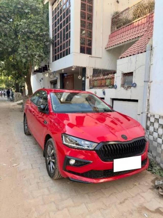 https://images10.gaadi.com/usedcar_image/4345243/original/processed_251e620d-225e-4206-8910-6753dcb7d4f8.jpeg?imwidth=6400