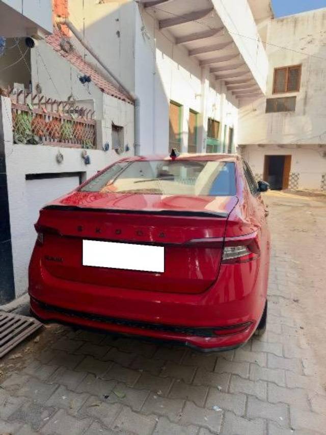 https://images10.gaadi.com/usedcar_image/4345243/original/processed_849d5edc-852f-4b73-ba10-c77bd42f66f6.jpeg?imwidth=6401