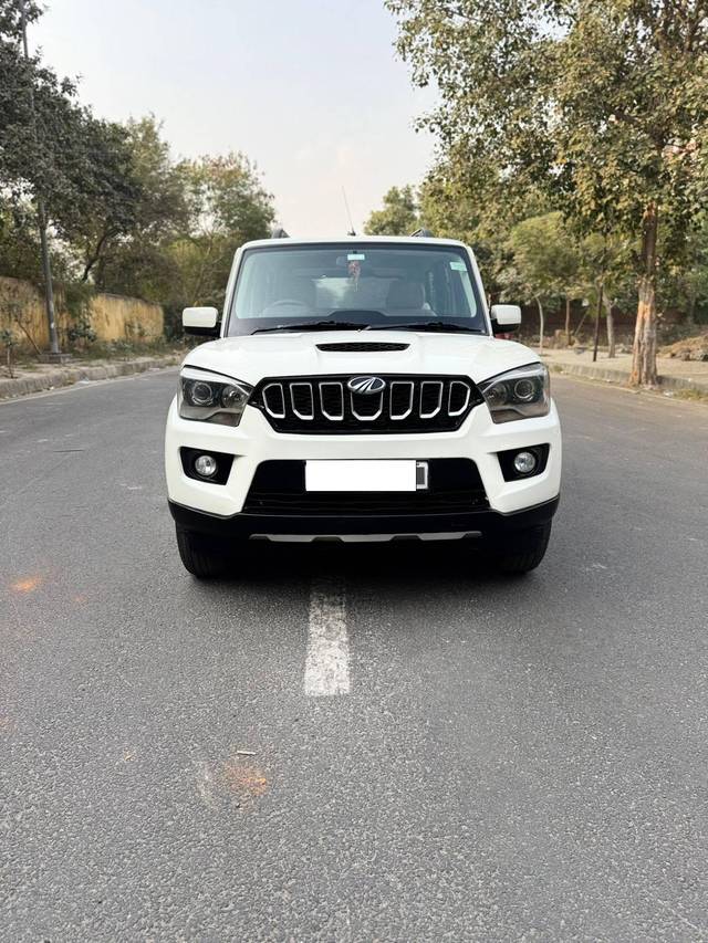 https://images10.gaadi.com/usedcar_image/4345250/original/processed_114754cd0a1fc192e65d4986543446d6.jpg?imwidth=6402