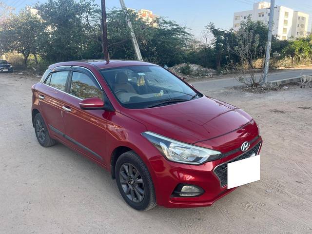 https://images10.gaadi.com/usedcar_image/4345284/original/processed_2c09de23c9a5416eea3b6ad2b1580d71.jpg?imwidth=6400