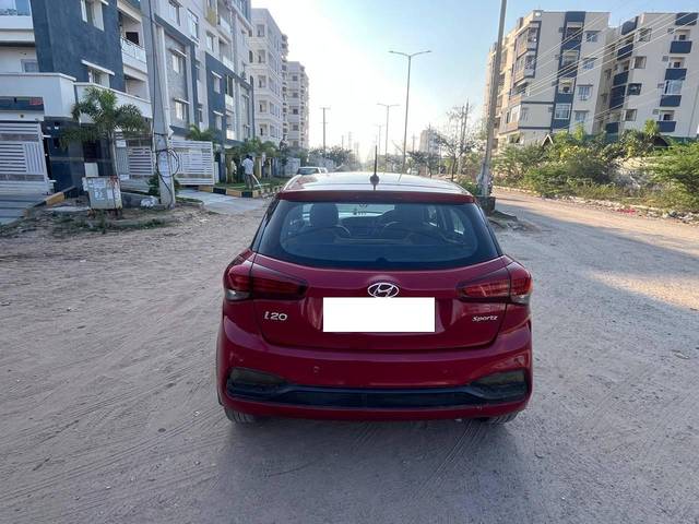 https://images10.gaadi.com/usedcar_image/4345284/original/processed_ba9bb465d00ac04620a4e88c2b7d771c.jpg?imwidth=6402