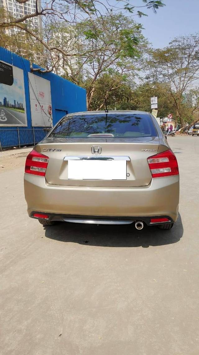 https://images10.gaadi.com/usedcar_image/4345318/original/processed_2e5ce27a985862be7bdf221f72261d85.jpg?imwidth=6402