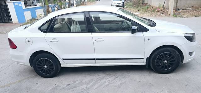 https://images10.gaadi.com/usedcar_image/4345350/original/e9c8e0609f482774bc54a0b9fa03a0da.jpg?imwidth=6401