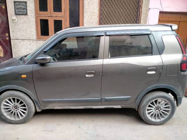 https://images10.gaadi.com/usedcar_image/4345370/original/dff17c84869c549d4f27e897092187c4.jpg?imwidth=6402