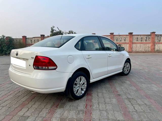 https://images10.gaadi.com/usedcar_image/4345374/original/processed_fa89d5ba22460f8462463db04c5b1541.jpg?imwidth=6402