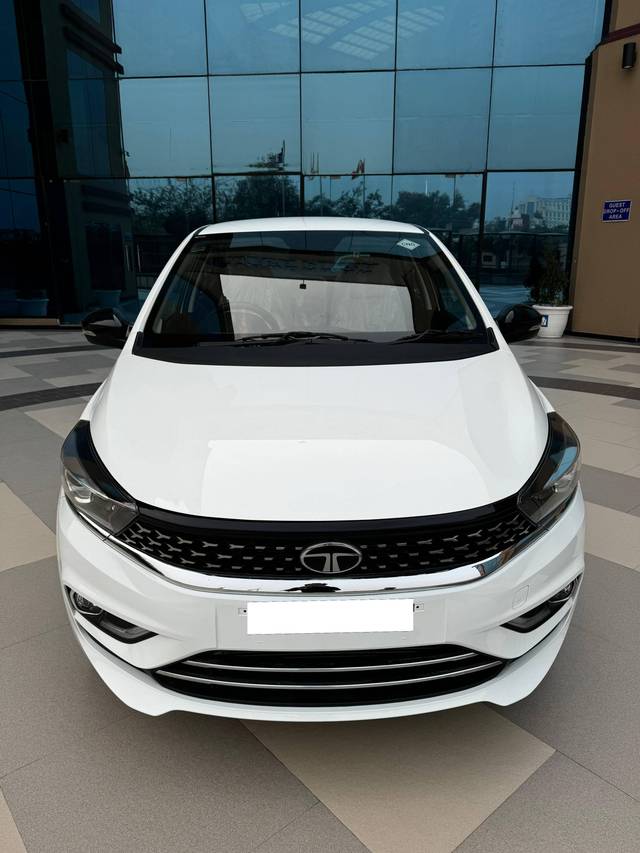 https://images10.gaadi.com/usedcar_image/4345450/original/processed_processed_8fe1856fc332f86cc9d3263d2bcd8c0a.jpg?imwidth=6400
