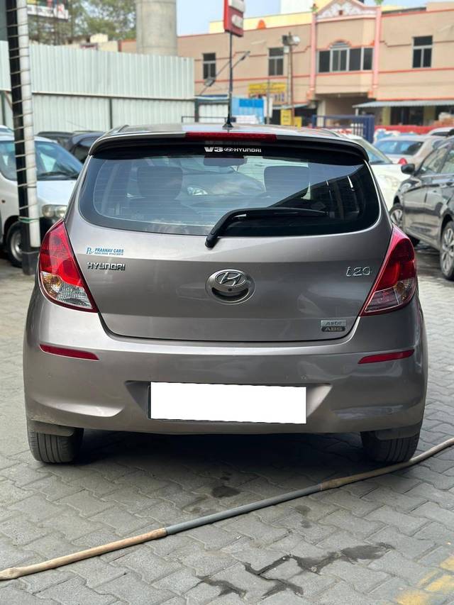 https://images10.gaadi.com/usedcar_image/4345453/original/processed_0ff9e09502545aa00904a44714aa0ecf.jpg?imwidth=6401