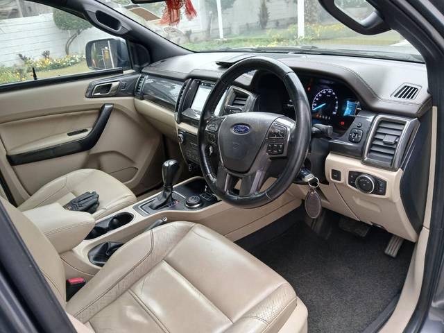 https://images10.gaadi.com/usedcar_image/4345472/original/2e9a30c471f415cb0918255edc9fa598.jpg?imwidth=6402