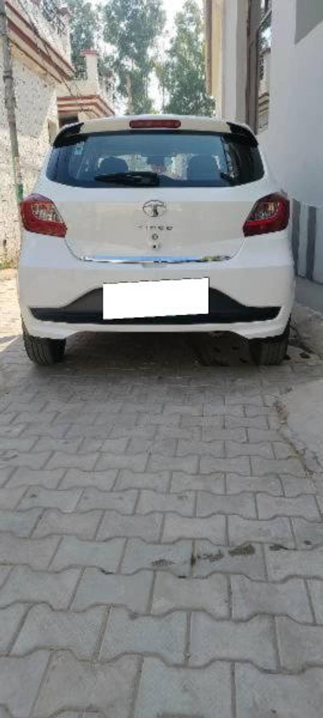 https://images10.gaadi.com/usedcar_image/4345573/original/processed_c36c0575-6dcd-4aa5-a2fe-09b85e84c3ca.jpg?imwidth=6401