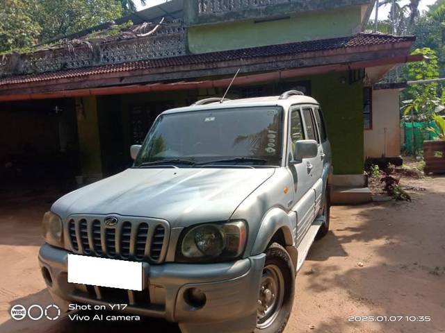 https://images10.gaadi.com/usedcar_image/4345693/original/processed_83e7e324-a33b-40bc-a0ed-4353c719008d.jpg?imwidth=6400