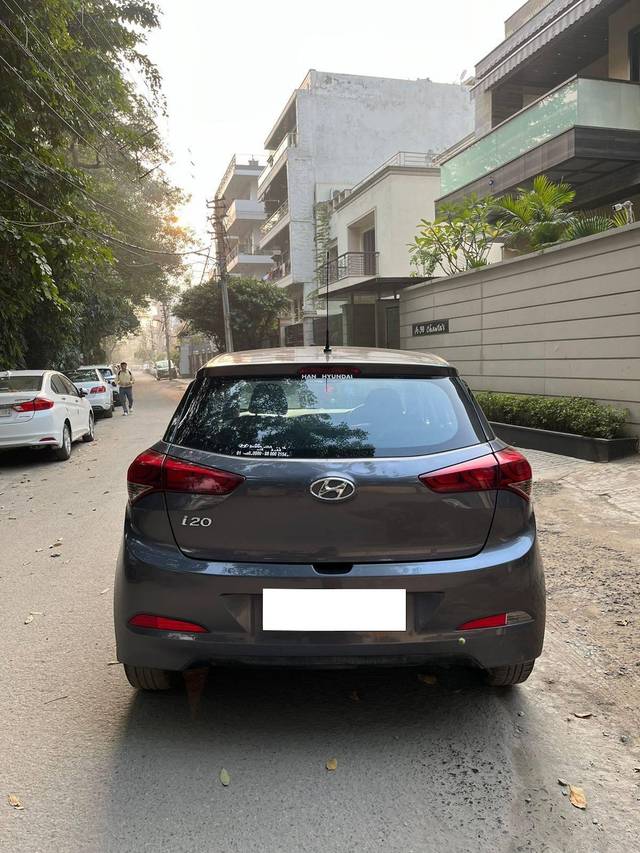 https://images10.gaadi.com/usedcar_image/4345856/original/processed_af0dc27cf0f36828981a696a9a187cba.jpg?imwidth=6401