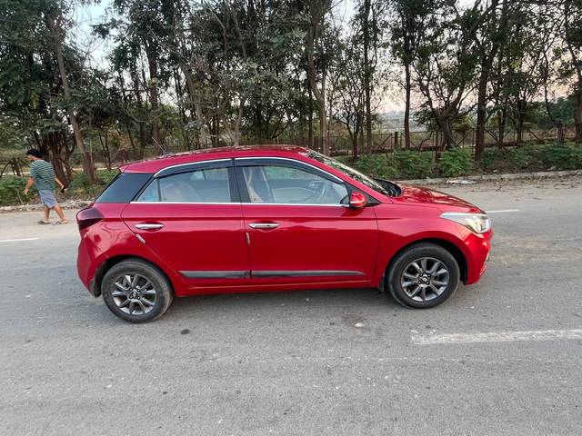 https://images10.gaadi.com/usedcar_image/4345892/original/fd5d0423d347f3c75e337d00f96daa27.jpg?imwidth=6401