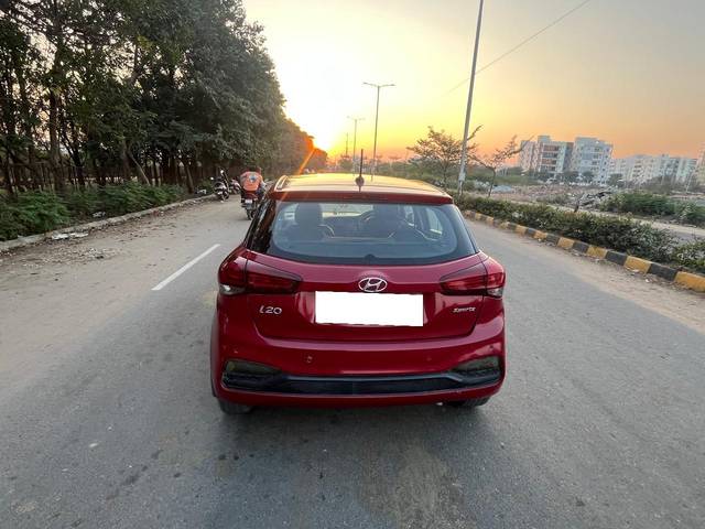 https://images10.gaadi.com/usedcar_image/4345892/original/processed_01aee3c347d3b2b6a7e50d1c693bfd42.jpg?imwidth=6402