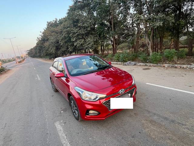 https://images10.gaadi.com/usedcar_image/4345892/original/processed_1709381af8c43048f28b1376b9423f19.jpg?imwidth=6400