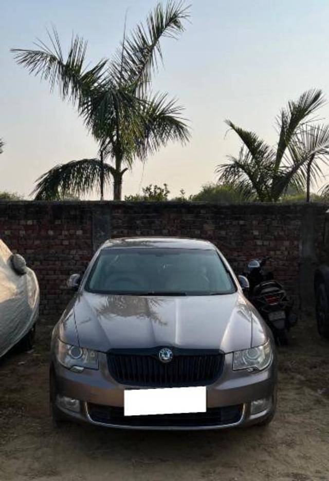 https://images10.gaadi.com/usedcar_image/4346001/original/fa3cc5f2158cf301827ec319cb2e17e8.jpeg?imwidth=6400