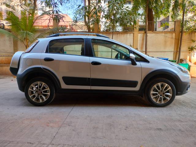 https://images10.gaadi.com/usedcar_image/4346014/original/0ad0e80e733658576f5176131407b113.jpg?imwidth=6401