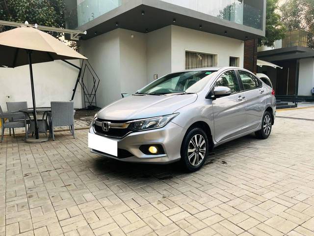 https://images10.gaadi.com/usedcar_image/4346145/original/processed_bf053058a65199a23acef9d04722c15b.jpeg?imwidth=6402